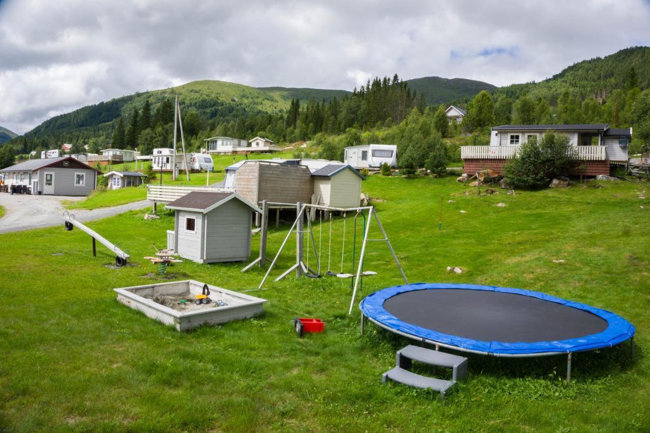 Smordal Hytteutleie Og Camping Hotell Nordfjordeid Exteriör bild