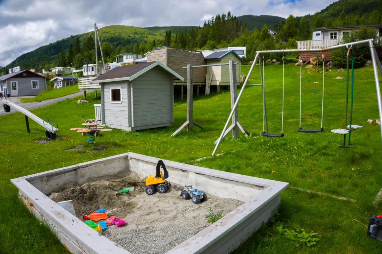 Smordal Hytteutleie Og Camping Hotell Nordfjordeid Exteriör bild